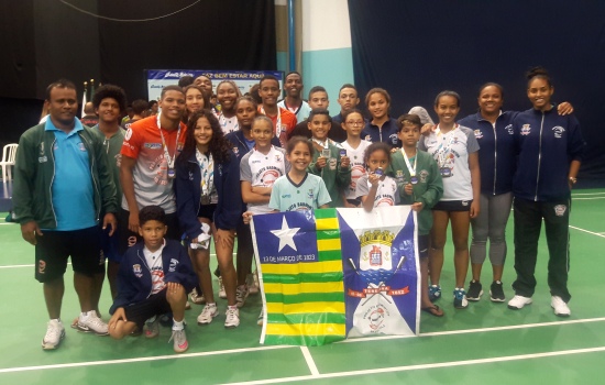 competio, tivemos, Curitiba, vrios, clubes, projetos, badminton, diferentes, Sinal, Nestes, participantes, quatro, estados, encontro, Foram, esportivo