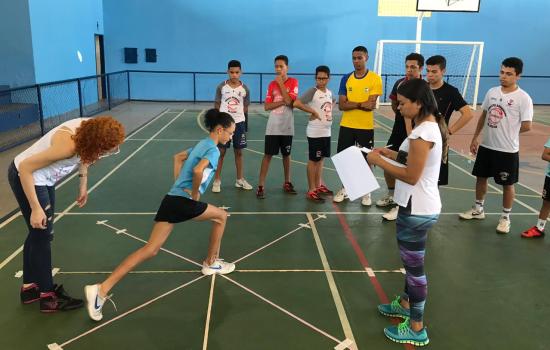 crianas, escolinhas, treinamento, Projeto, processo, jovens, Badminton, ensino-aprendizagem, parceria, realizao, volta, badminton, atende, Escola, oferta, ferramentas, educao