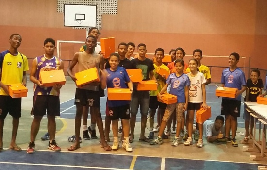 atletas, jogos, projeto, cumpriu, convnio, SEMEC, entrega, material, nossos, dificuldades, rdquo, valioso, ldquo, deste, Nesta, estavam, ansiosos, Escola, Badminton, inicio, metas, Tnis, tera-feira, Desde, apropriados, ASBAGDI